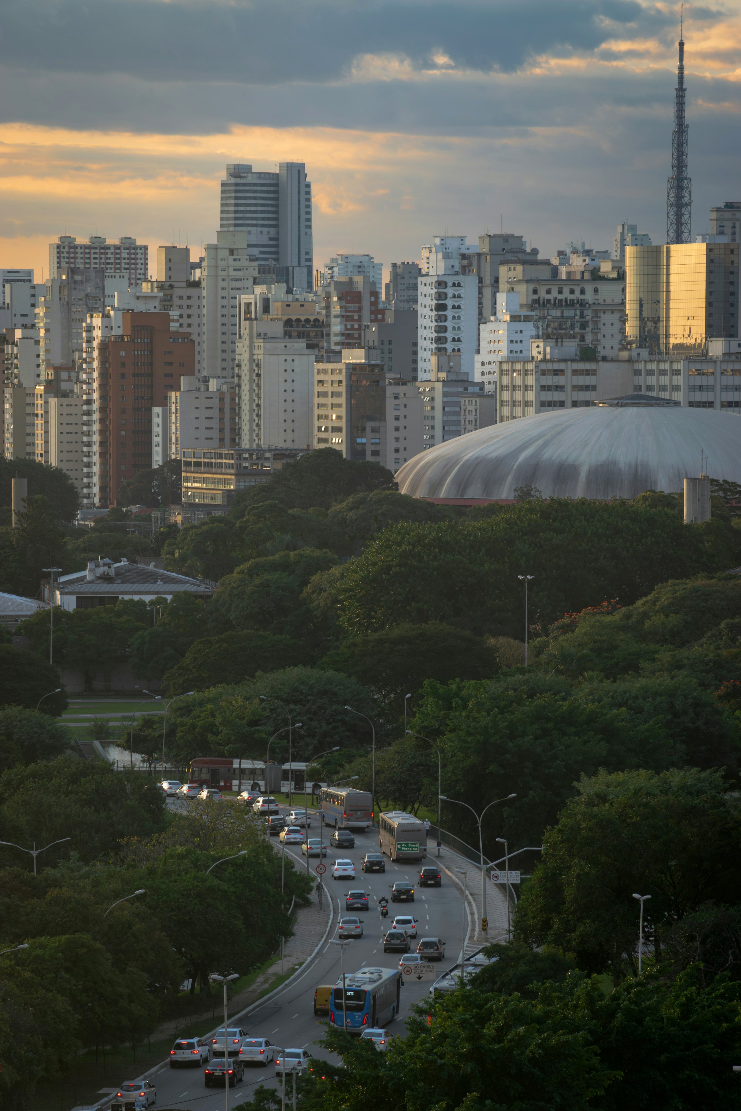 Skyline de São Paulo ao entardecer